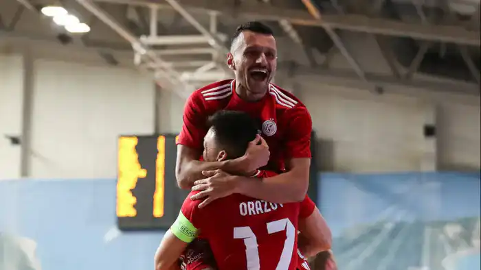 Алматинский 'Кайрат' усиливает состав новым вратарем перед решающими матчами Лиги чемпионов, подчеркивая важность командной сплоченности и стремление к победе. {city2}