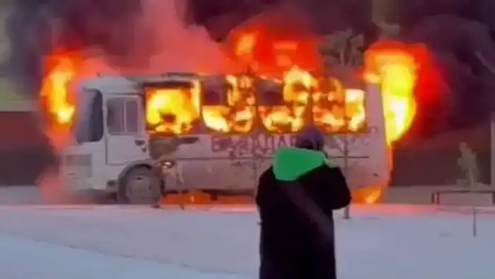 Автобус в Косшы: уроки безопасности на огненном примере {city2}