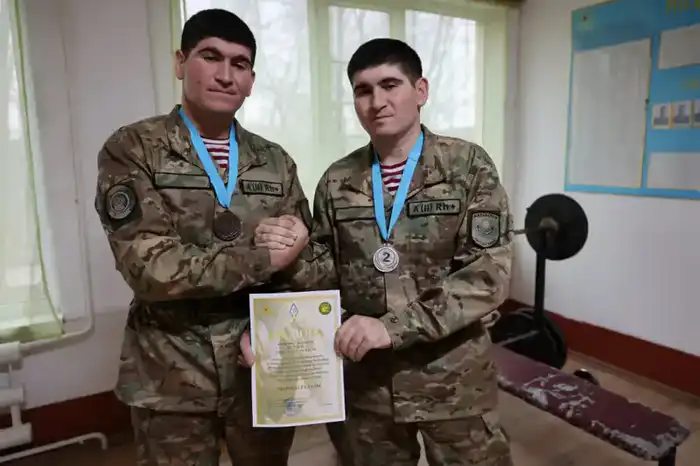 Уникальный случай: четыре пары близнецов служат в Национальной гвардии Казахстана {city2}