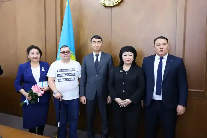 Награждение медиков в Ұлытау: лучшие из лучших {city2}