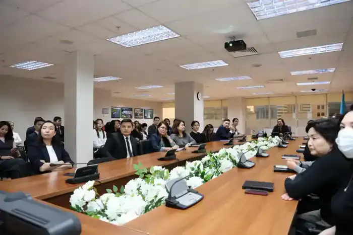 Представитель ПРООН в Казахстане провела лекцию для сотрудников Министерства (3)