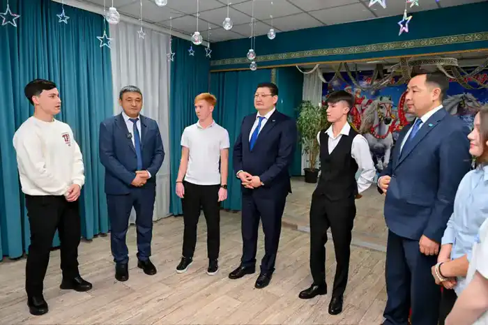 Аким области в преддверии Нового года посетил специальные школы-интернаты и Центр поддержки детей (10)