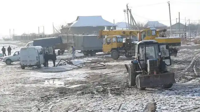 Келесский район: ремонт моста и подвоз воды {city2}