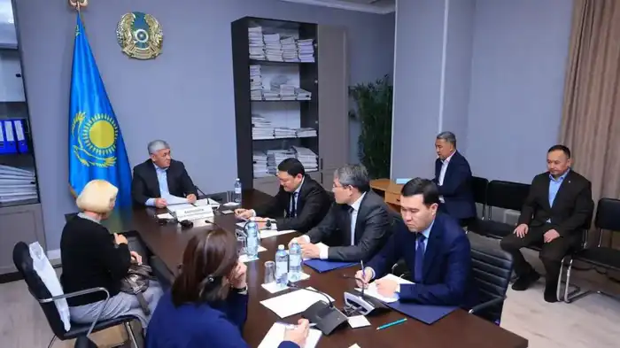 Ермаганбет Булекпаев: мост между проблемами жителей и решениями власти {city2}