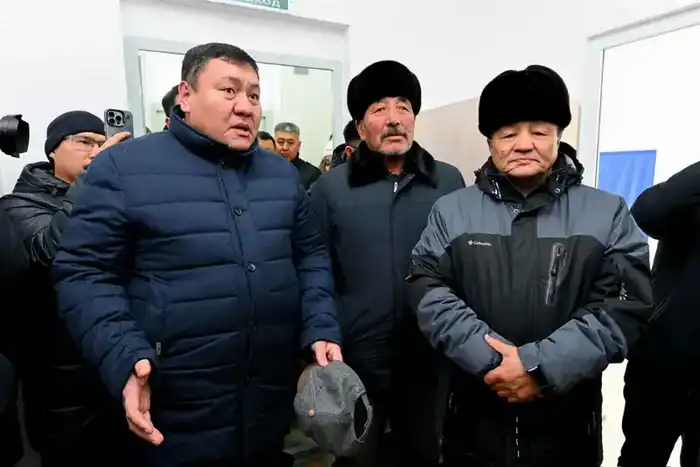 Аким области ознакомился с работой медицинского пункта в селе Малтүгел (3)