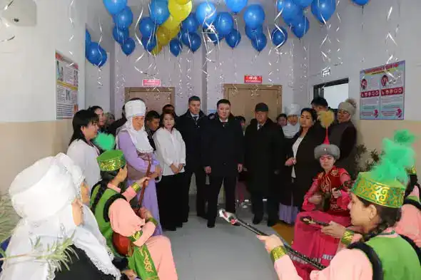 ТУРКЕСТАН: В СЕЛЕ КЫЗЫЛБАСТАУ ТЮЛЬКУБАССКОГО РАЙОНА ВВЕДЕН В ЭКСПЛУАТАЦИЮ НОВЫЙ МЕДИЦИНСКИЙ ПУНКТ (3)