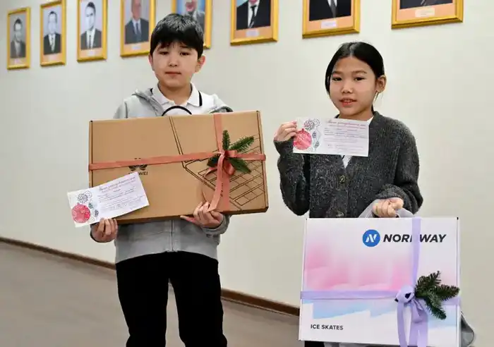 Акция 'Стань Дедом Морозом' в Петропавловске: более 500 детей исполняют новогодние мечты {city2}