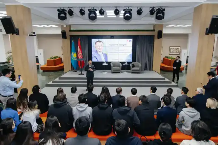 Министр юстиции Ерлан Сарсембаев принял участие в торжественном открытии юридической клиники при Maqsut Narikbayev University и провел гостевую лекцию для студентов (2)
