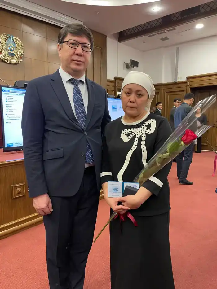 Светлые души фельдшеров: в Казахстане увековечили память героев и отметили лучших среди спасителей {city2}