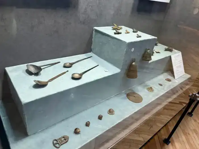 Выставка артефактов степной орнаментации в металле в Национальном музее Казахстана: отражение культурного наследия и художественных традиций {city2}