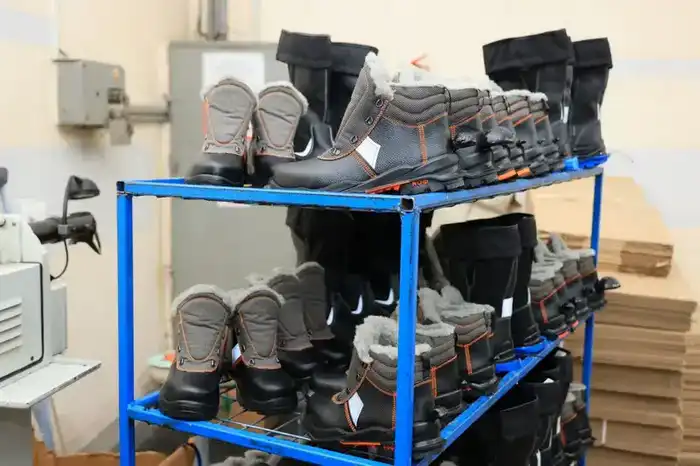 Карагандинская обувь для металлургов и нефтяников {city2}