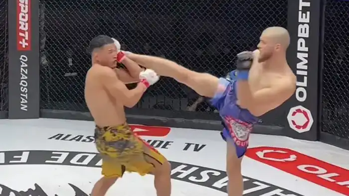 Нокаут за 11 секунд: Казахстан против России в ММА {city2}