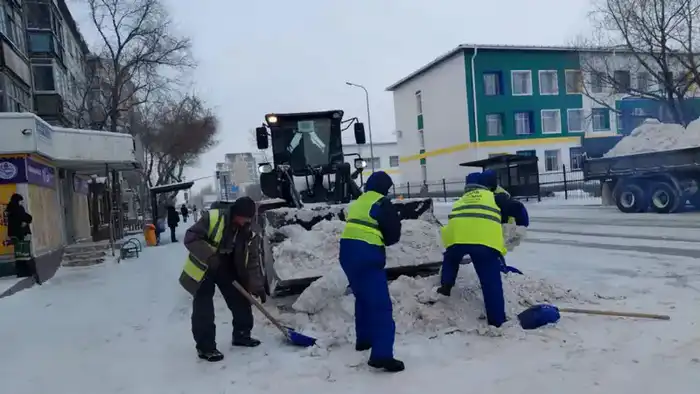 Около 3000 единиц спецтехники вышли на уборку снега в Астане (10)