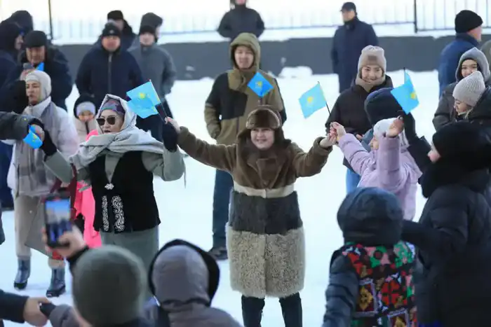 Жильцам ЖК «Exclusive», ранее являвшегося долгостроем, в День Независимости вручили ключи от квартир (6)