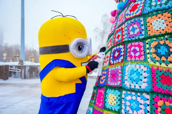 В Астане возвели эко-елку с казахской символикой (3)