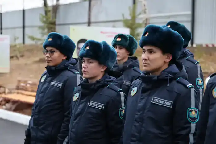 Служба под звуки гитары: как солдат соединяет военное братство с музыкой {city2}