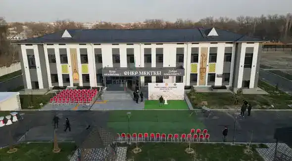 РЕАЛИЗАЦИЯ ПОРУЧЕНИЙ ПРЕЗИДЕНТА: В ТУРКЕСТАНСКОЙ ОБЛАСТИ ВВЕДЕНА В ЭКСПЛУАТАЦИЮ ШКОЛА ИСКУССТВ ЗА СЧЕТ ВОЗВРАЩЕННЫХ ГОСУДАРСТВУ АКТИВОВ (9)