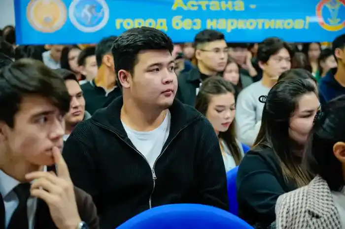 Появление кинологов и спецназа: полиция наглядно продемонстрировала опасность наркотиков (2)