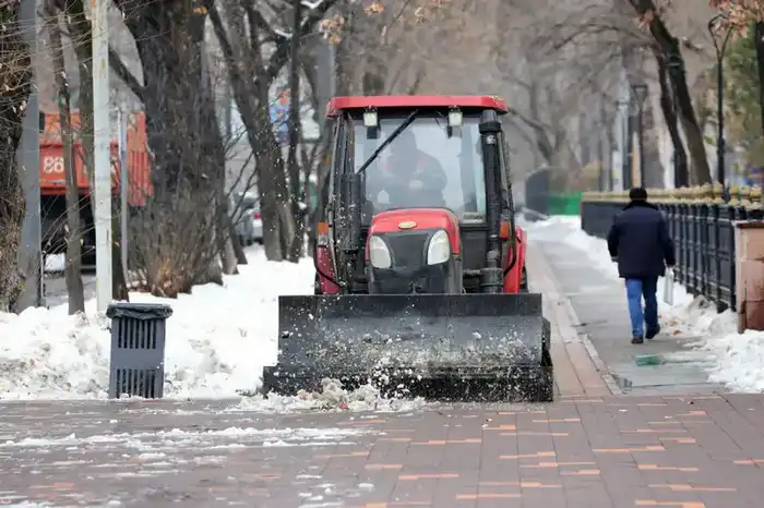 В Алматы будет усилена готовность коммунальных служб к новогодним праздникам (10)