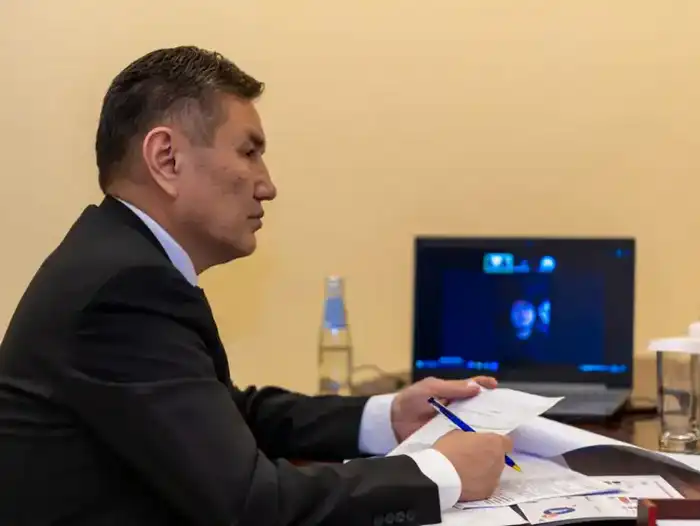 Аким ВКО обсуждает вопросы местного самоуправления с гражданами, включая проблемы жилья и инфраструктуры {city2}