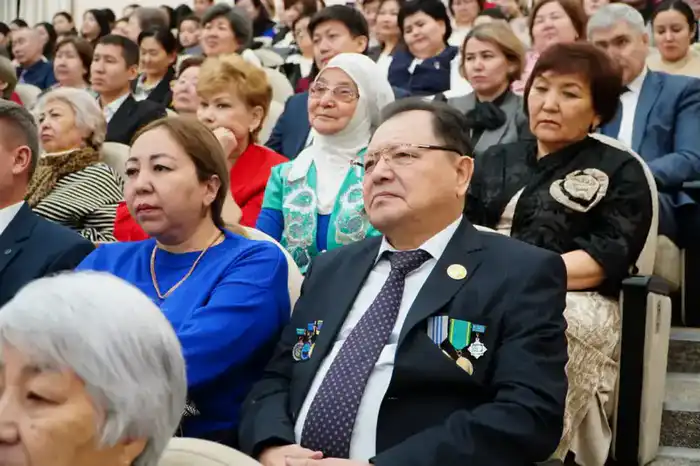 Аким Акмолинской области встретился с населением города Кокшетау (6)