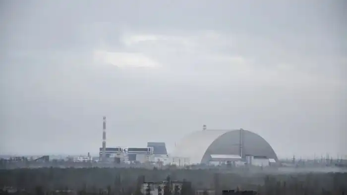 Чернобыльская угроза: поврежденный саркофаг четвертого энергоблока под угрозой новых атак {city2}