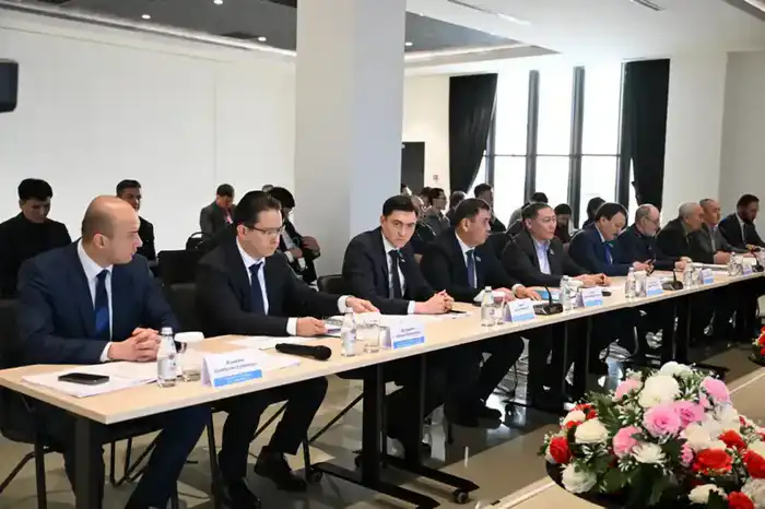 Депутаты обсуждают новые технологии в сельском хозяйстве и их влияние на сотрудничество фермеров и переработчиков {city2}