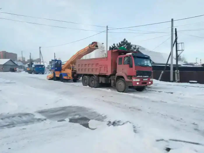 Более 3 000 дорожных рабочих задействованы в снегоуборочных работах в Астане (4)