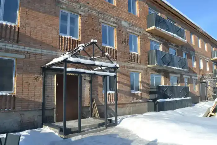 Завершение ремонта многоквартирного жилого дома в Восточно-Казахстанской области: социальное жилье для очередников и госслужащих {city2}