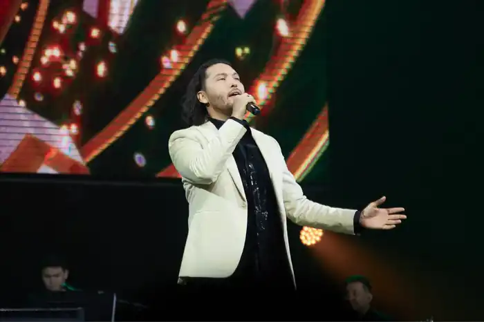 Звезды Казахстана зажгли на новогоднем концерте! {city2}