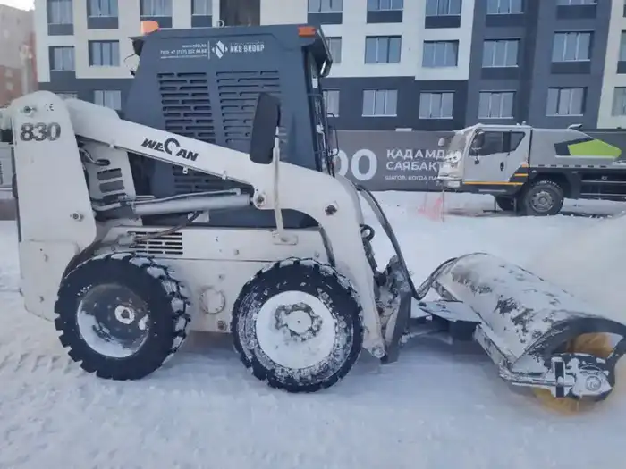 Около 3000 единиц спецтехники вышли на уборку снега в Астане (3)