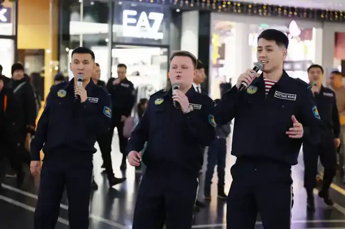 Военнослужащие Нацгвардии наполнили столицу новогодним настроением (4)