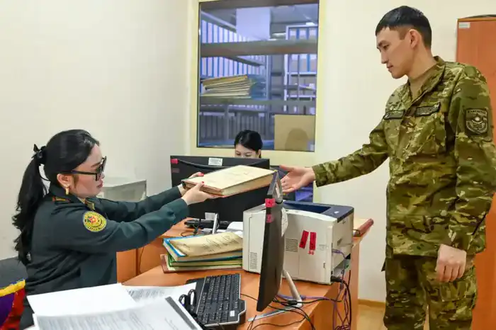 Специалисты военного архива отмечают профессиональный праздник, подводя итоги работы по сохранности архивных документов {city2}