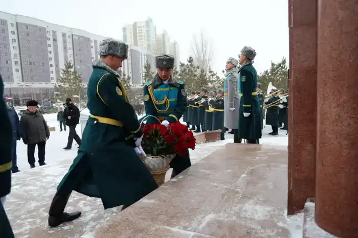 В Вооруженных силах почтили память Героя Советского Союза Бауыржана Момышулы (4)
