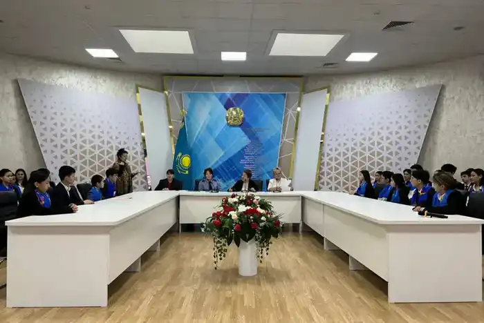 Участники встречи о безопасности детей в столице акцентируют внимание на необходимости улучшения эмоционального климата в школах {city2}