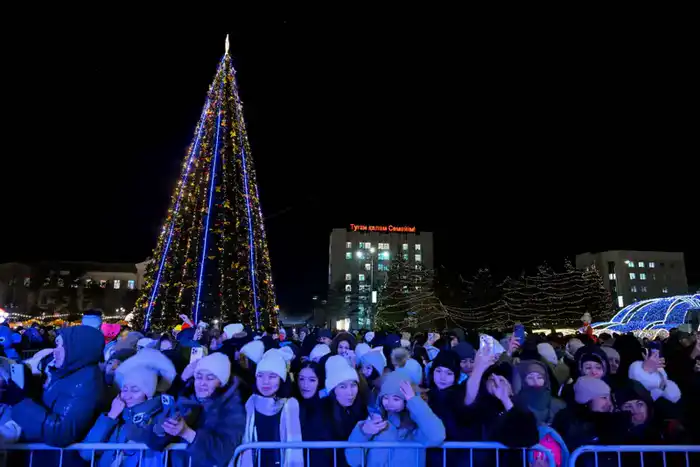 Семейская ёлка зажгла огни праздника {city2}