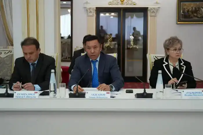 Министр юстиции Ерлан Сарсембаев принял участие в круглом столе «Антикоррупционная устойчивость и конституционные права человека: формула “Закон и Порядок”» (6)