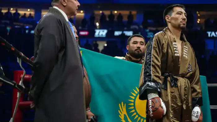 Алимханулы и Лара: от боя до словесной дуэли {city2}