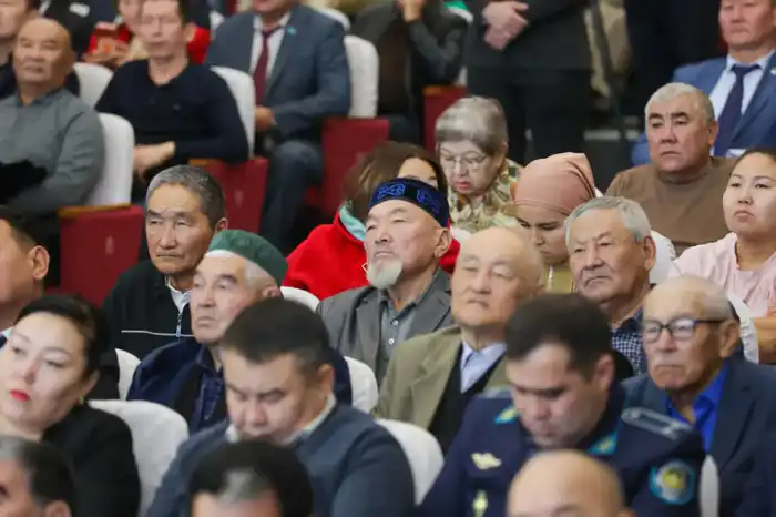 Ербол Карашукеев провёл встречу с жителями Сарысуского района (2)