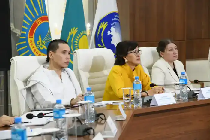 Обсуждение межконфессионального взаимодействия и духовных ценностей в контексте национальной идентичности в Астане {city2}