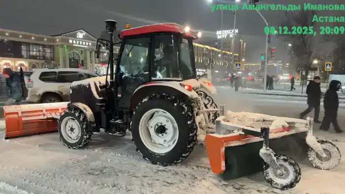 В Астане ночью работает более 1000 единиц спецтехники для уборки снега {city2}