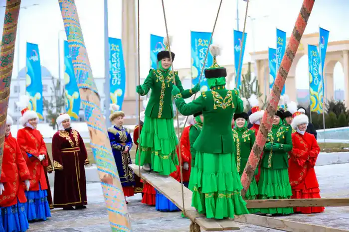 Фестиваль моды в Актобе: дизайнеры представили этностиль и продвигают национальные ценности {city2}