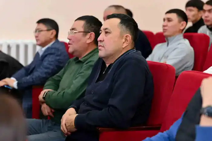 Аким области встретился жителями района Жаңасемей (10)