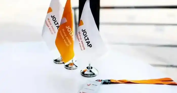 Проект JOLTAP: студентка, как швея, сшила свою судьбу в мире моды всего за несколько недель {city2}