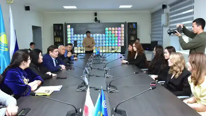 В Таразе вручены первые двойные дипломы выпускникам совместной программы РХТУ и Университета Дулати (4)