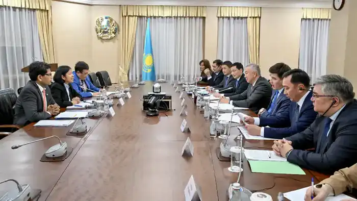 Серик Жумангарин встретился с генеральным директором Азиатского банка развития по Центральной и Западной Азии (3)