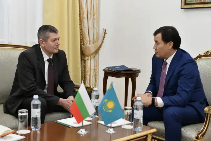 Новый Посол Болгарии представил копии верительных грамот и обсудил сотрудничество с Казахстаном {city2}