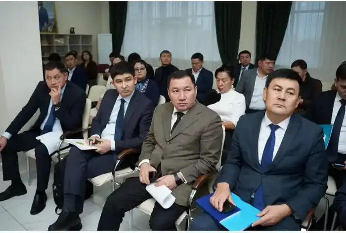 Обсуждение экологических проблем и контроля за выбросами в Мангистауской области {city2}