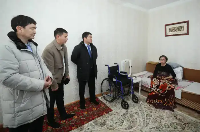 Нурдаулет Килыбай в Жанаозене навестил граждан с ограниченными возможностями и лично выслушал их обращения (2)