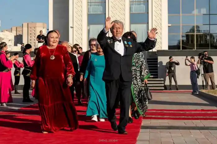 Академический статус драматического театра им. Бикен Римовой в Жетісу {city2}